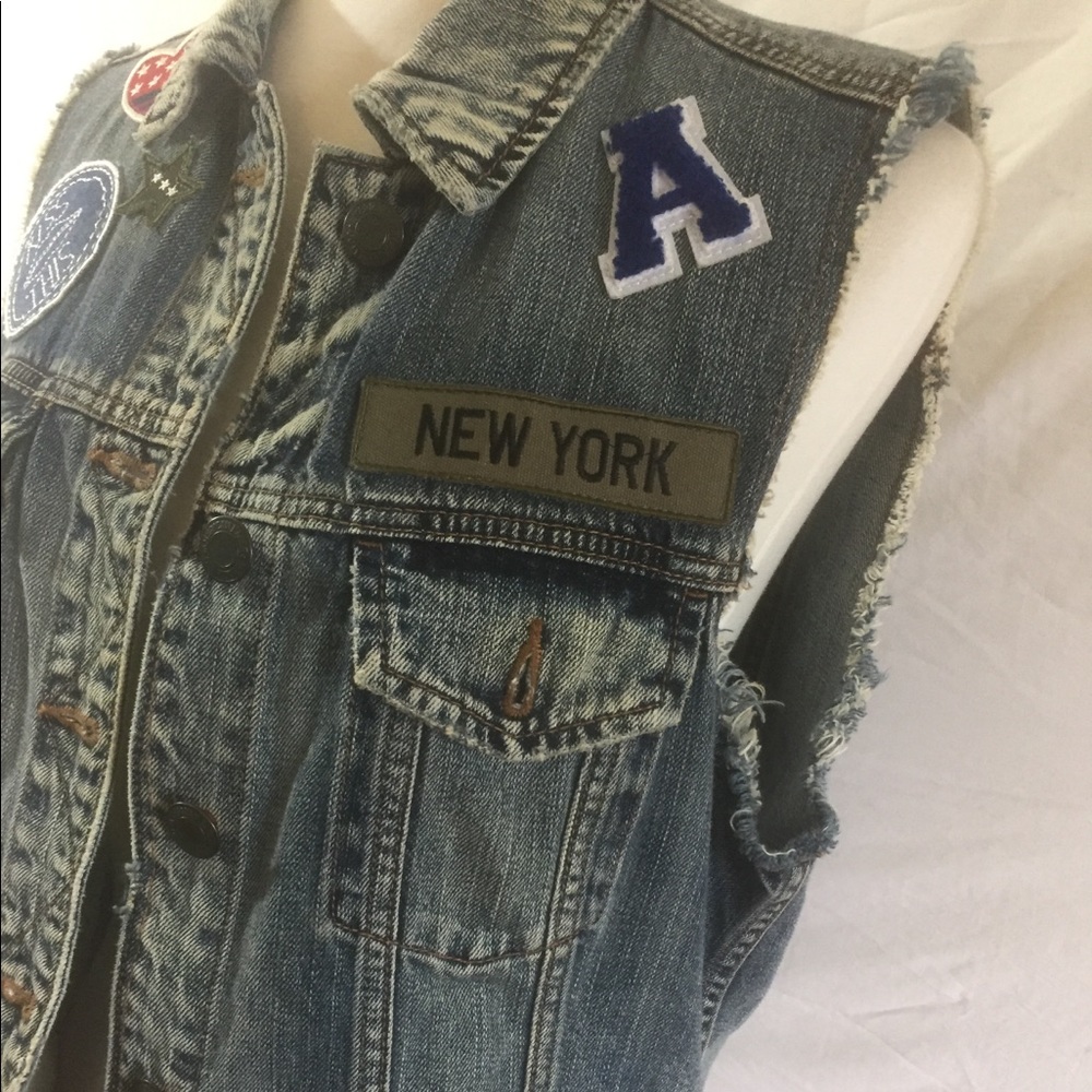 Nwot American Eagle Distressed Patch Detailed Vest - image 4
